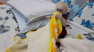 Baby Monkey SUGAR Falls Down Heavily after False Jump, Mom So Worried