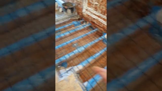 Монтаж новой монолитной плиты в сыром помещении первичная заливка пескобетоном с керамзитом. смотреть онлайн
