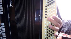 ОБУЧЕНИЕ НА БАЯНЕ МАЛЕНЬКОЙ ЁЛОЧКЕ ХОЛОДНО ЗИМОЙ