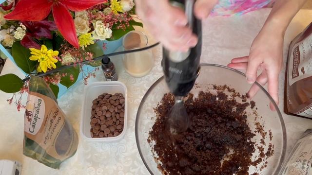 КАК СДЕЛАТЬ ПЕЧЕНЬЕ С ШОКОЛАДНЫМИ КАПЛЯМИ? - традиционный рецепт смотреть онлайн