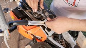 Как добраться до маслонасоса бензопилы.