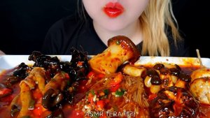 ASMR SPICY MUSHROOMS Mukbang Eating sounds ? MUSHROOM FEAST (ENOKI, OYSTER, BUTTON, SHIITAKE)