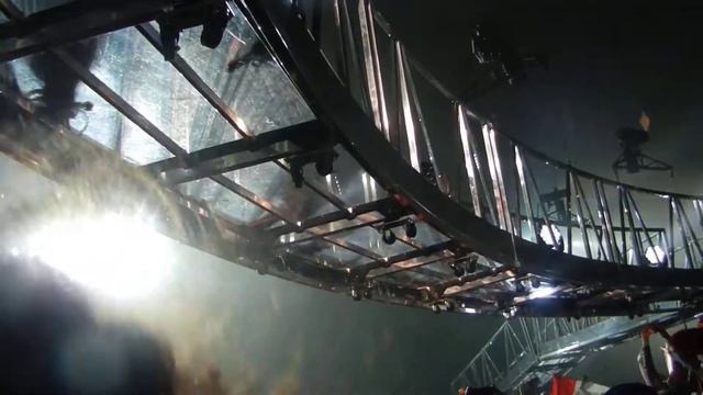 Drake giving shout outs from the halo crane (Live at Oracle Arena) смотреть онлайн