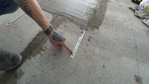 Кладка плитки в гараже. Монтируем кабель теплого пола.