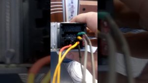 Как подключить автомагнитолу к блоку питания от компьютера.