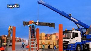 Игрушка Автокран MAN TGS (свет+звук), бело-синий, М1:16 BRUDER (03770)