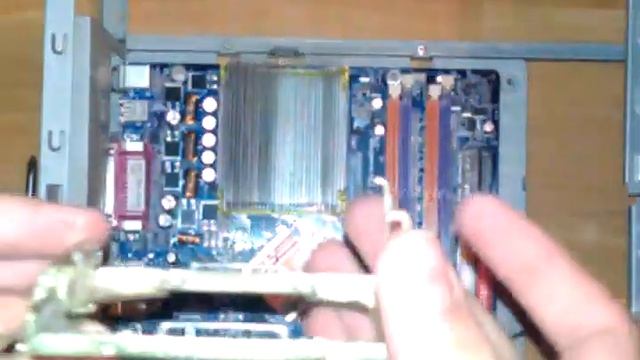 Сборка компьютера(1 часть)"Как поставить процессор" смотреть онлайн