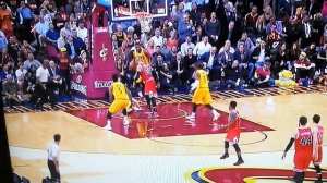 Taj Gibson ejected for (( kicking ))Dellavedova