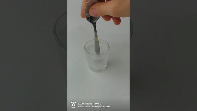 Как вывести пятно от йода? #экспериментыдлядетей #экспериментаторы #эксперимент #физика смотреть онлайн