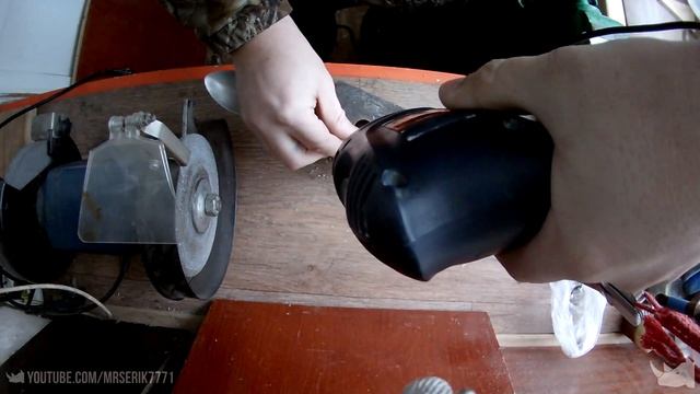 Как сделать ложку для готовки на костре смотреть онлайн