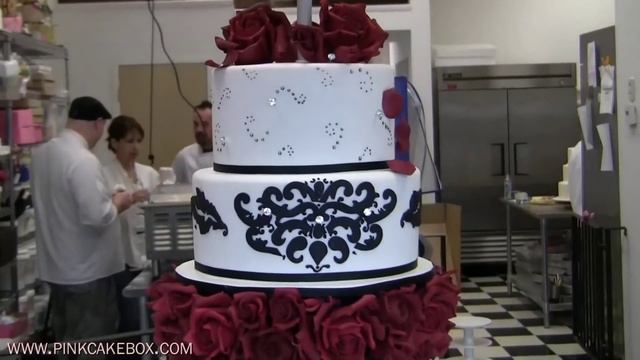 Red Rose Damask Wedding Cake смотреть онлайн
