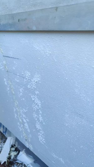 Шкурим в пенопласте уклон подстановку подоконного отлива