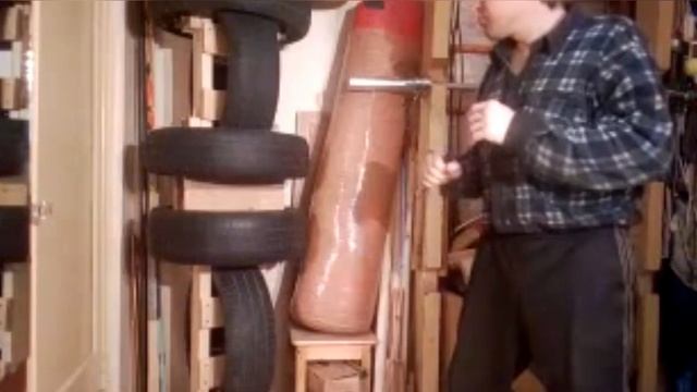 Макс Варвар. Серия из трёх ударов ножом, обратным хватом. Отработка на тренажёре смотреть онлайн