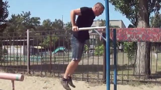 Подтягивание на турнике Отжимание на брусьях Отжимания 25; 20; 13; смотреть онлайн