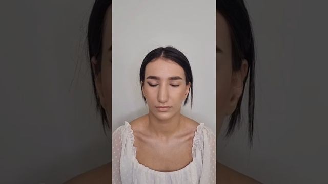 Свадебный макияж в серых тонах с растушеванной стрелочкой!
