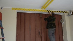 Балка над воротвми в гаражі