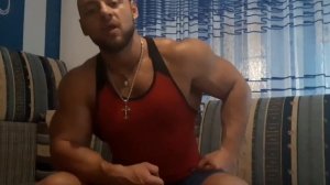 Как накачать руки дома!!!