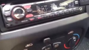 Deejay driving Peugeot 206 sony cdx-gt424u