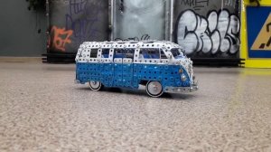 Volkswagen Transporter T1 из металлического конструктора