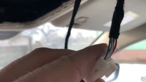 Установка салонного зеркала с затемнением в Geely Atlas