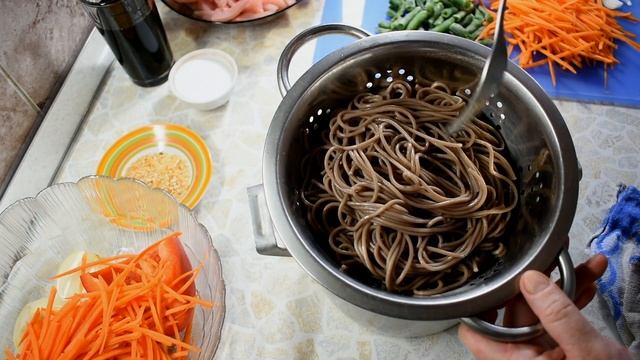 Гречневая лапша с овощами