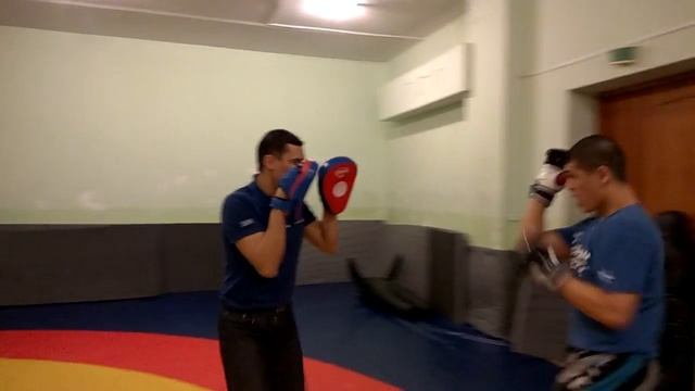 Постановка ударов на лапах бокс у мусульман смотреть онлайн