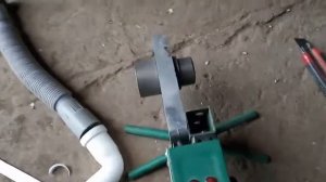 сифон не влазит в канализационную трубу.