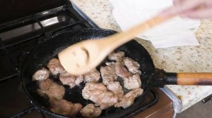 Как приготовить телятину быстро и вкусно / Рецепт телятины под соусом