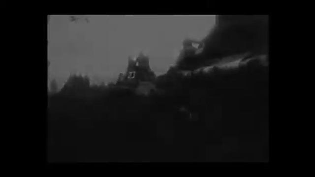 Ребенок который еще походу не умеет толком выговаривать букву Р поёт песню Вставай страна огромная, смотреть онлайн