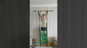 115 подтягиваний на турнике, Льву 7 лет и 1 месяц, 21.05.2022 г.