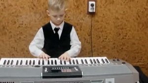 М.Шмиц "Марш гномиков", В.А,Моцарт "Колокольчики звенят". Исполняет Нассонов Роберт(синтезатор)