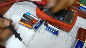 Прикол! Как проверить батарейку и аккумулятор 1,5 V до 9 V. How to check the battery
