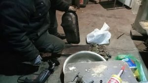 Чистим поддон двигателя моем?️ разбираем и собираю масляный насос ВАЗ 2112 моем датчик уровня масла