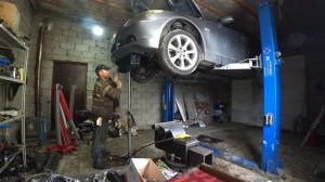 BMW E60 Снимаем двигатель