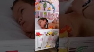 Как Олюшка ведёт себя на массаже