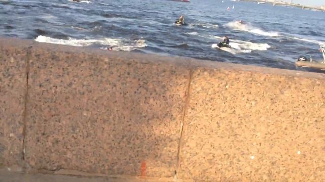 Хулиганы на гидроциклах. Петербург. Стрелка смотреть онлайн