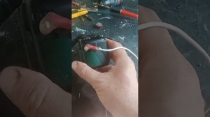 самый простой способ  включить фотоаппарат без батареек