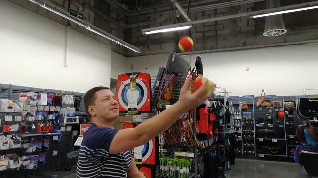 Как научиться жонглировать. Жонглирую тремя предметами. How To Learn To Juggle. I Juggle Three Item