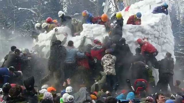 Штурм крепости на Масленицу 2011 смотреть онлайн
