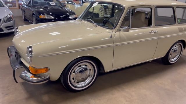 1971 VW Type III Squareback Walk Around смотреть онлайн