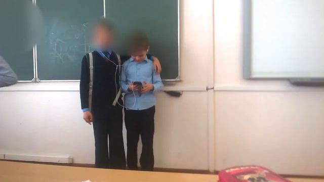 Одноклассники исполняют мокрые кроссы смотреть онлайн