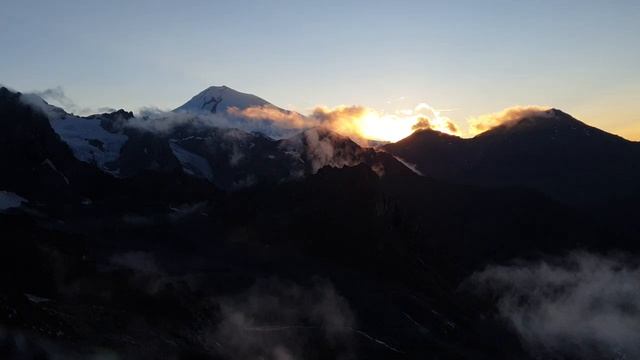 Эльбрус на закате смотреть онлайн