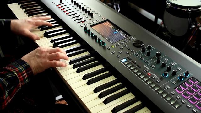 Roland Fantom - Charlie Brown's 420 смотреть онлайн