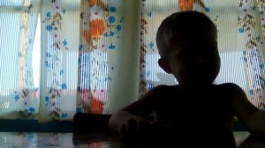 Дети съели много чипсов !!! И у них болят животы!