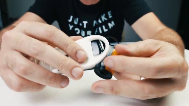 How to USE a CANON AF35M 35mm Film Camera - BATTERY Replacement & LOAD Film смотреть онлайн