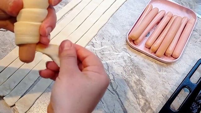 Сосиски в тесте из готового, слоёного, дрожжевого теста