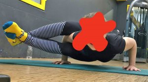 Отжимание на кирпичах. Крокодильчик набок. Пластика в упражнениях. Домашний спорт