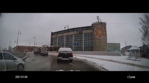 Ошибки при смене полосы на перекрёстке с круговым движением.