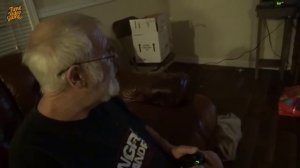 Злой дед играет в майнкрафт!