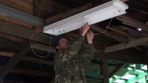 Повесил светильник в гараж брата/ Поработал с электрикой в своём доме - бане
